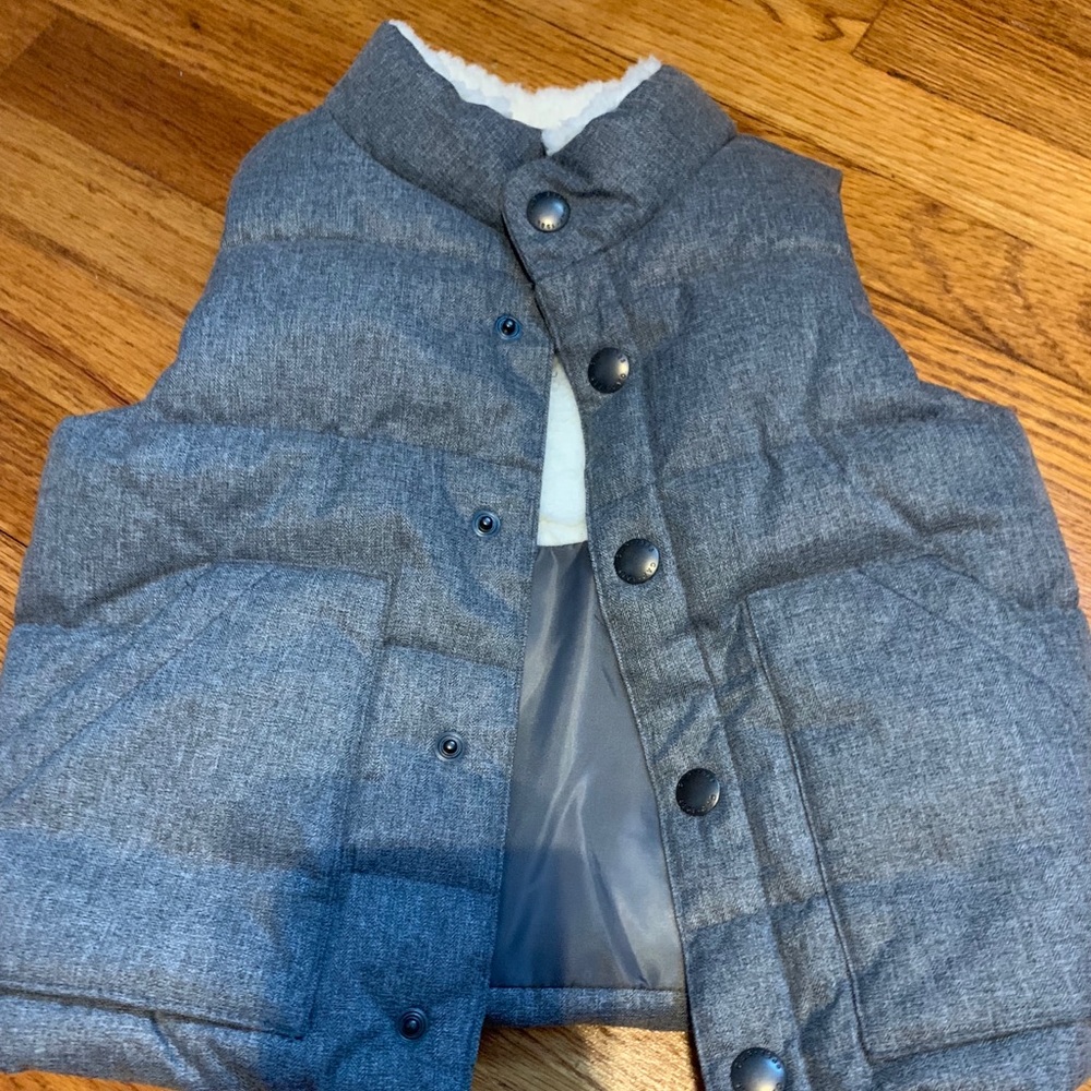 NWT gap lined vest size 2t